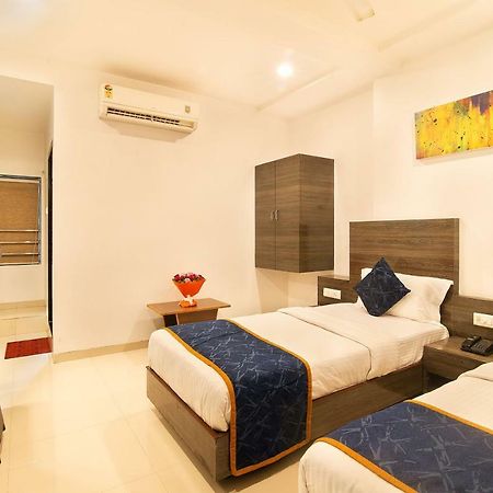 Hotel Sheetal Plaza スーラト エクステリア 写真
