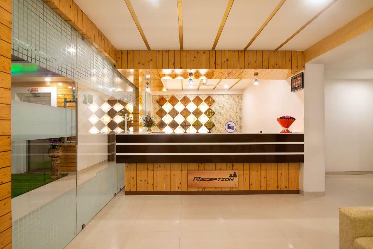 Hotel Sheetal Plaza スーラト エクステリア 写真