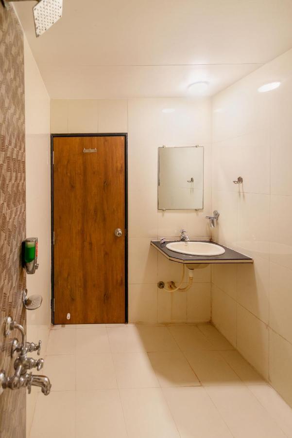 Hotel Sheetal Plaza スーラト エクステリア 写真